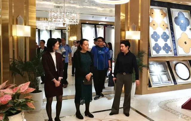 19年初心不改，久久久久久久精品免费久精品蜜桃陶瓷全新绽放！